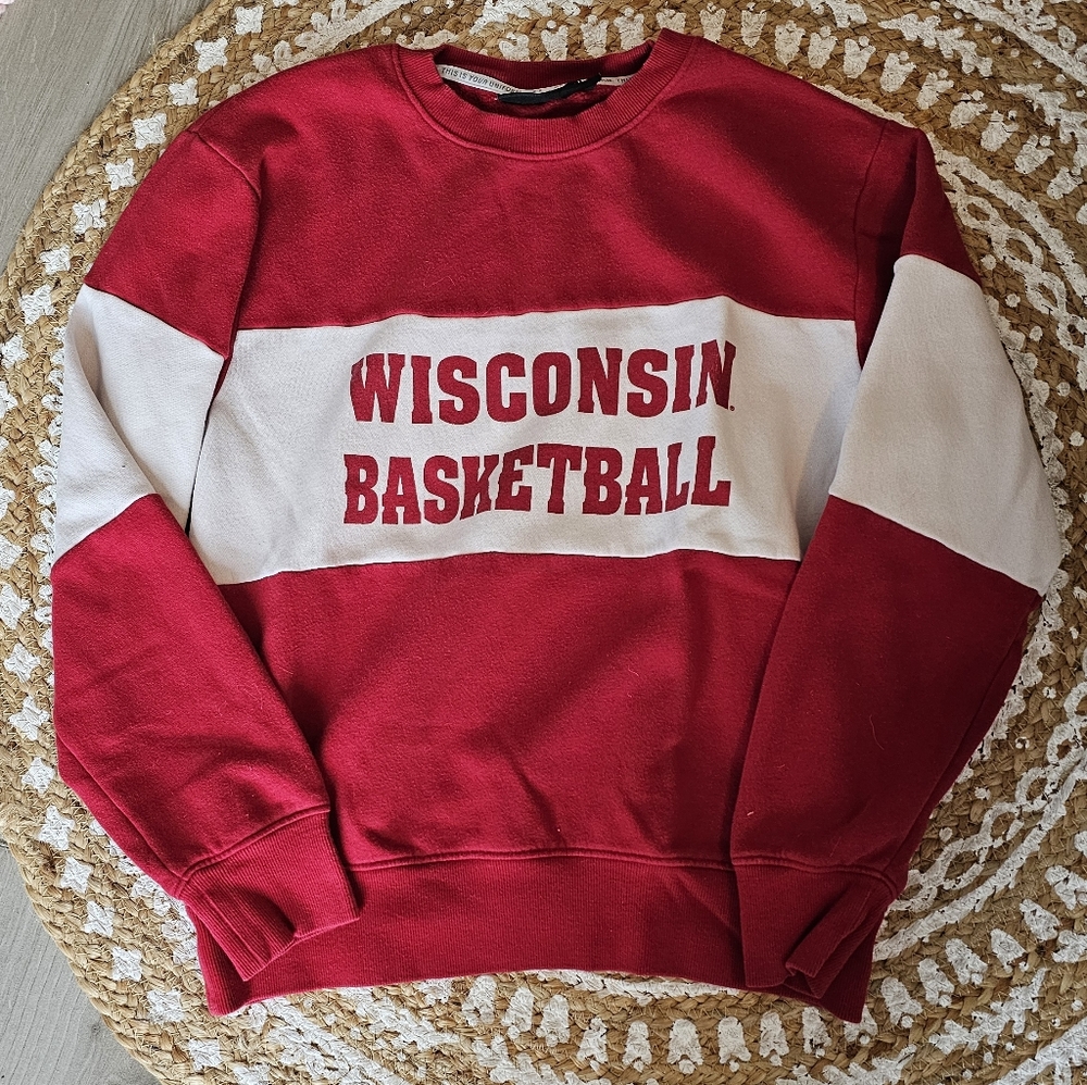 Vintage WISCONSIN BASKETBALL Crewneck UA Sweatshirt, MEDIUM